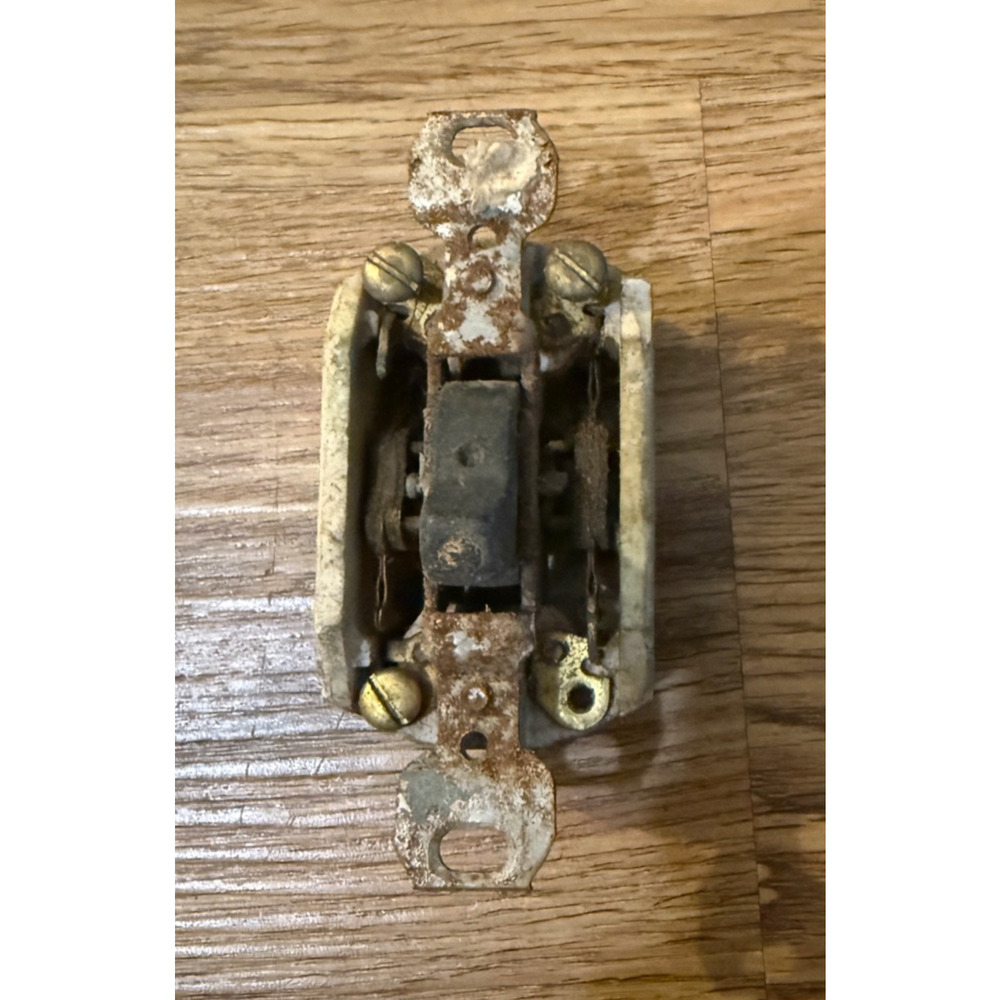 💡 ANTIQUE Porcelain Light Switch – Early Electrical Hardware – 3.75” x 1.75” - Picture 2 of 4
